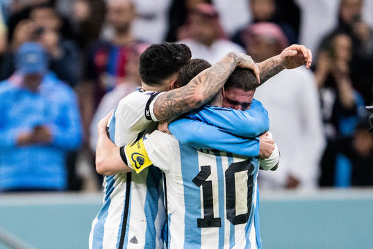 Nicolas Otamendi, Lionel Messi and Rodrigo de Paul of