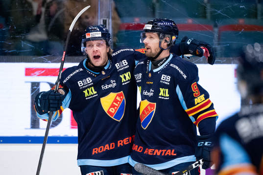 Djurgårdens Olle Liss jublar med Cameron Schilling