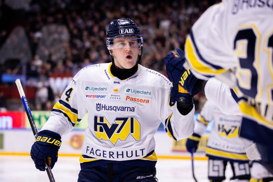 HV71s Emil Andrae jublar