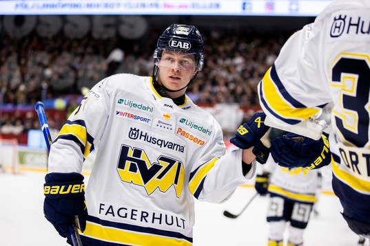 HV71s Victor Sjöholm jublar