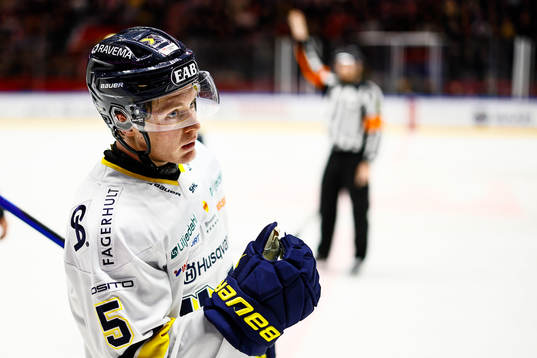 HV71s Victor Sjöholm jublar