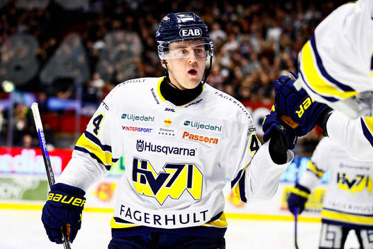 HV71s Emil Andrae jublar