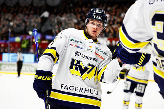 HV71s Victor Sjöholm jublar