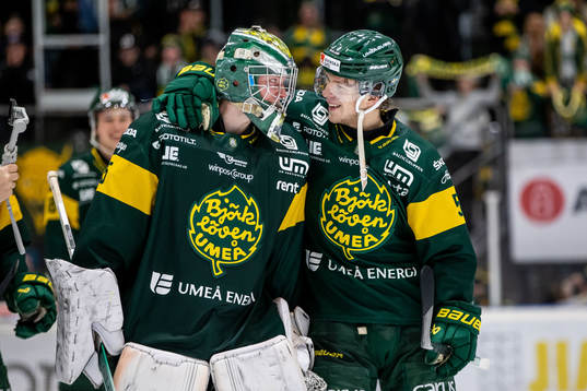 Björklövens målvakt Melker Thelin och Kim Johansson