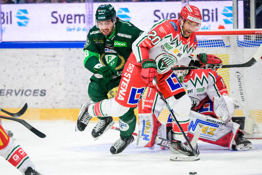 Färjestads Remi Elie och Frölundas Joel Lundqvist
