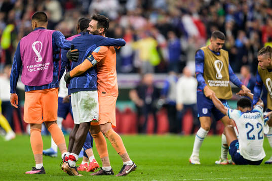 goalkeeper Hugo Lloris of France celebrates