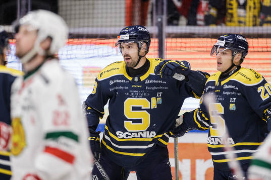 Södertäljes Linus Videll jublar