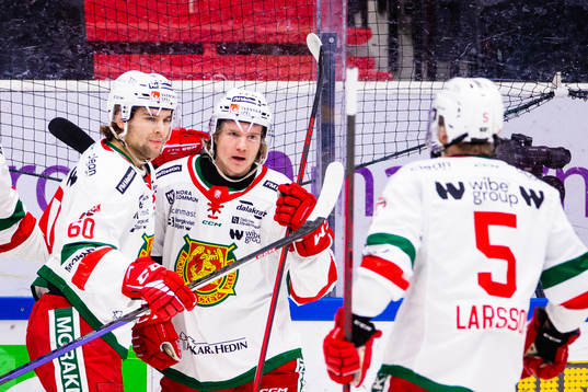 Moras Anton Heikkinen jublar
