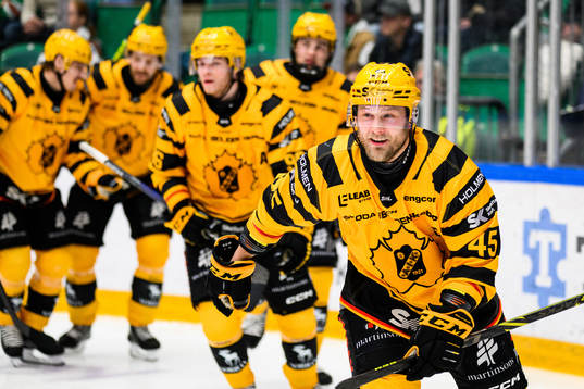Skellefteås Oscar Möller jublar