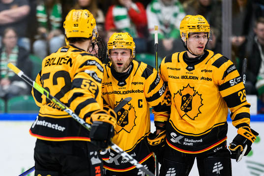 Skellefteås Oscar Möller jublar