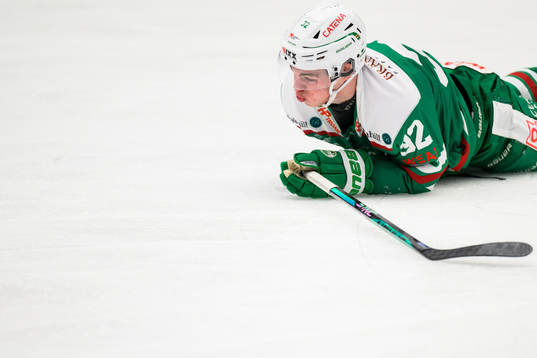 Rögles Oskar Pettersson har ont