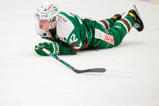 Rögles Oskar Pettersson har ont
