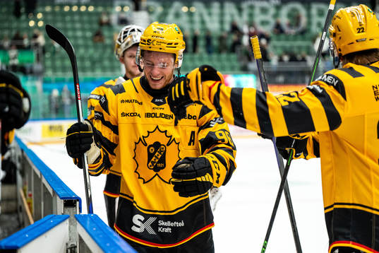 Skellefteås Rickard Hugg jublar
