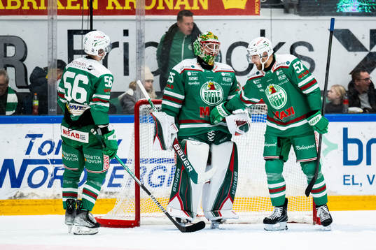 Rögles Adam Engström, målvakt Christoffer Rifalk och