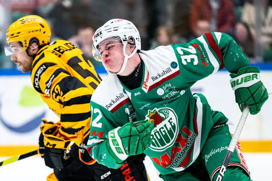 Rögles Oskar Pettersson har ont