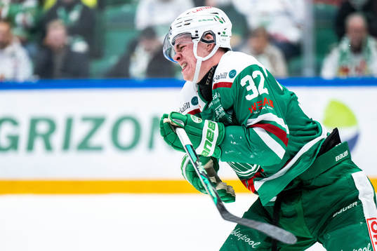 Rögles Oskar Pettersson har ont