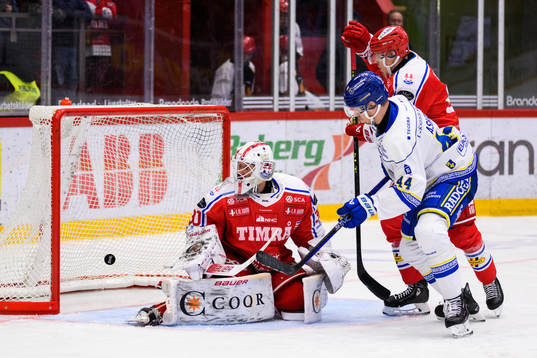 Timrås målvakt Jacob Johansson släpper in 1-2 av
