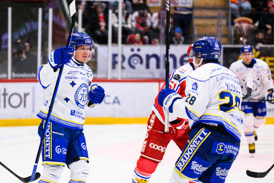 Leksands Patrik Zackrisson och Justin Glenn Kloos jublar