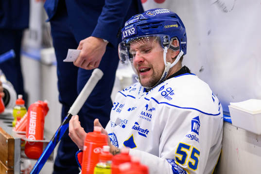 Luleås Filip Pyrochta har ont