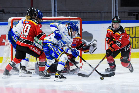 Leksands Wilma Johansson och Luleås Jenni Hiirkoski