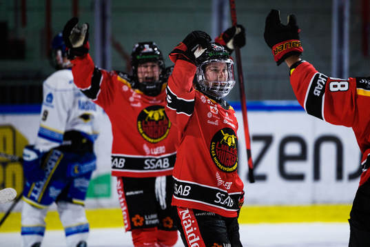 Luleås Jenni Hiirkoski jublar