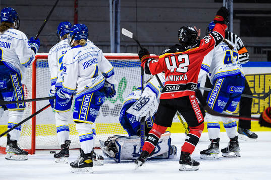 Luleås Viivi Vainikka jublar
