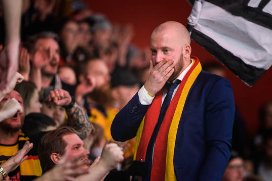 Jan Sandström bland supportrarna