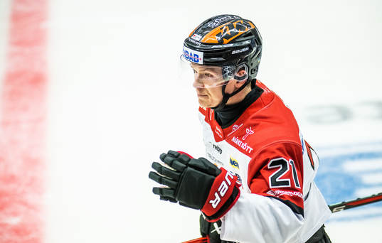 Örebros Linus Öberg jublar