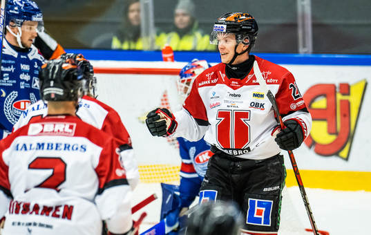 Örebros Linus Öberg jublar