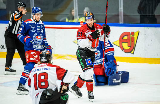 Örebros Linus Öberg jublar