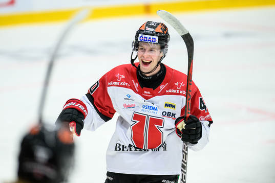 Örebros Elias Ekström jublar