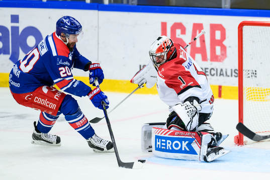 Oskarshamns Hynek Zohorna och Örebros målvakt Jhonas