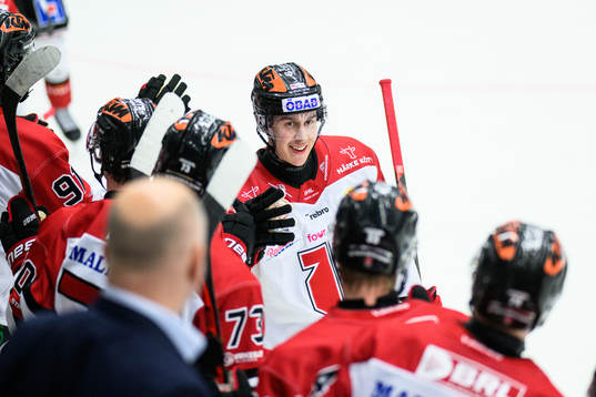 Örebros Robert Leino jublar