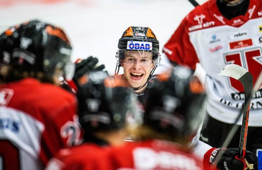 Örebros Elias Ekström jublar