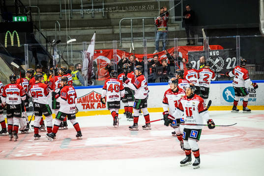 Örebros spelare jublar