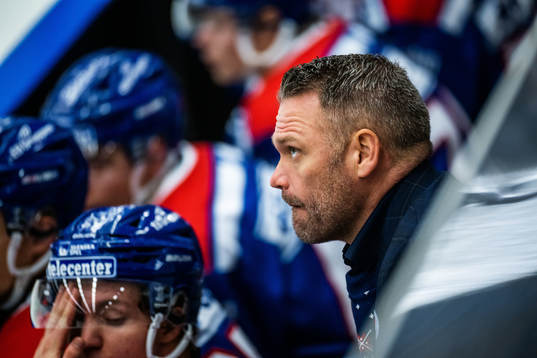 Oskarshamns assisterande tränare Mikael Sandberg deppar