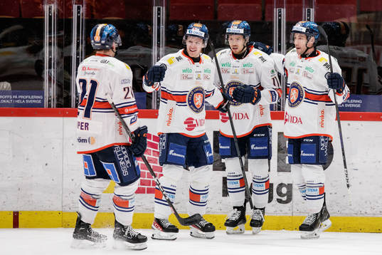 Växjös Kalle Kossila jublar