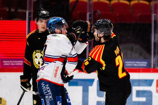 Växjös Victor Stjernborg och Brynäs Oula Palve
