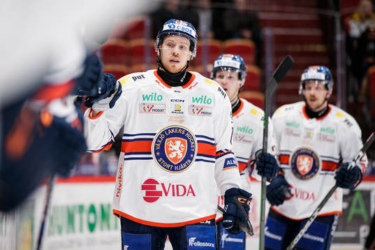 Växjös Kalle Kossila jublar