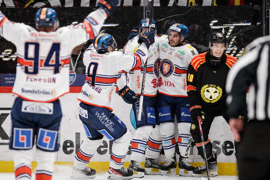 Växjös Jayden Halbgewachs jublar med lagkamrater