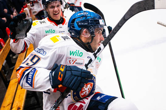 Växjös Jayden Halbgewachs jublar