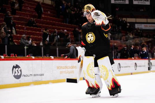 Brynäs målvakt Anders Lindbäck deppar