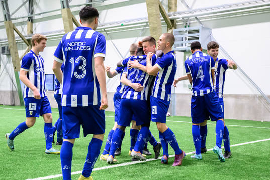IFK Göteborgs Leo Radakovic jublar