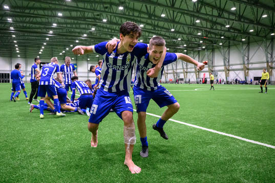 IFK Göteborgs Leon Dusi och Leo Radakovic jublar