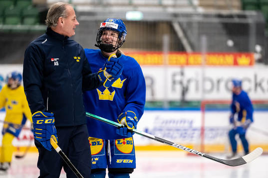 Assistant coach Andreas Spångberg and Thea Johansson of