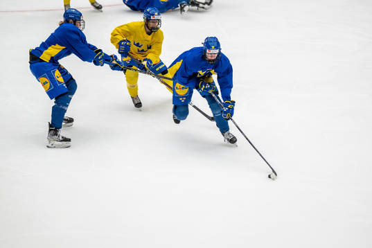 Fanny Rask and Sara Hjalmarsson of Sweden at a training
