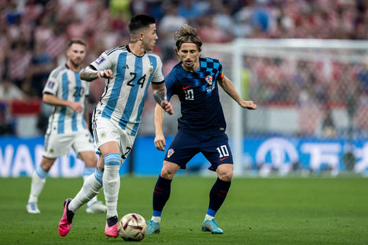 Enzo Fernandez of Argentina and Luka Modric of Croatia