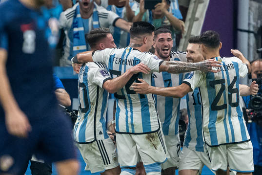 Lionel Messi of Argentina celebrate the 1-0 goal with