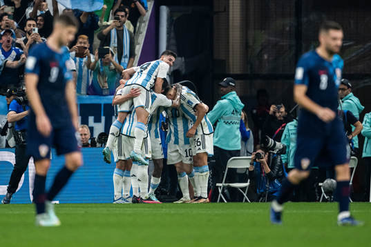 Lionel Messi of Argentina celebrate the 1-0 goal with