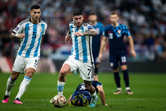 Rodrigo de Paul of Argentina and Mateo Kovacic of Croatia